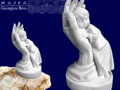 Фігурка з алебастру Maska Хлопчик в долоні (h-13 см) 395-0488