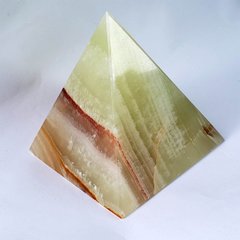 Піраміда з оніксу (10 x 10 x 11 см) FO0076