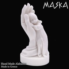 Фігурка з алебастру Maska Дівчинка в долоні (h-13 см) 395-0467