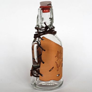 Бутылка в коже "Чоловік не верблюд - напитися мусить" (0,2 л) AA005