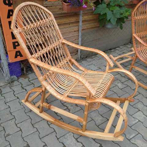 Плетеная кресло-качалка из лозы